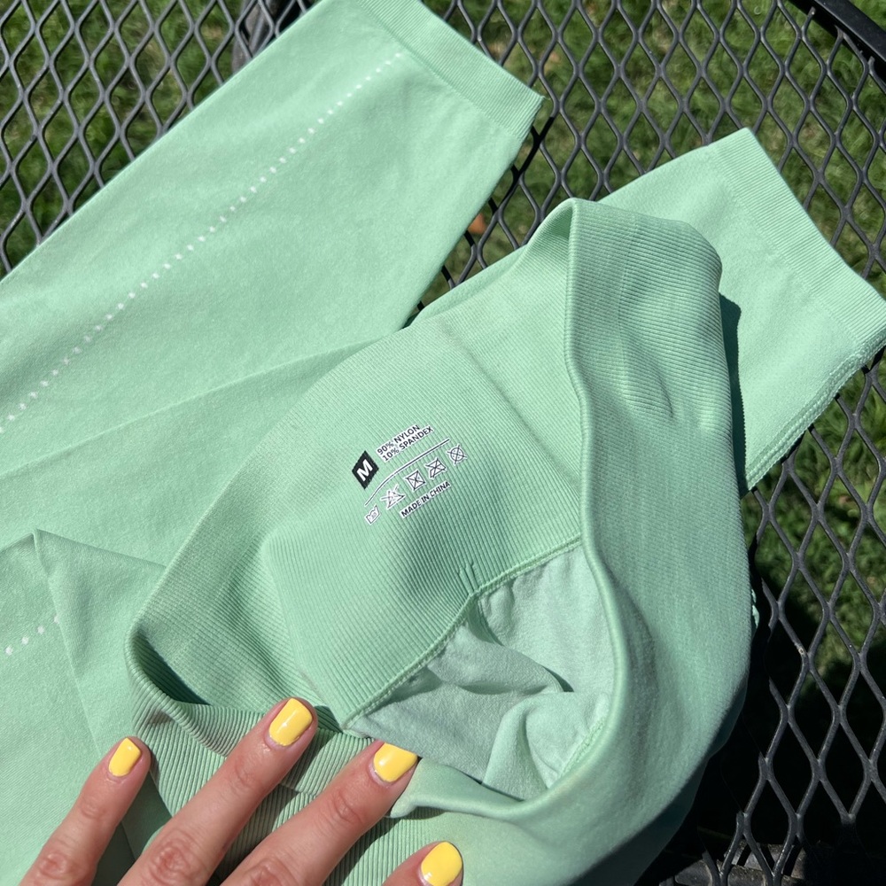 Light green leggings